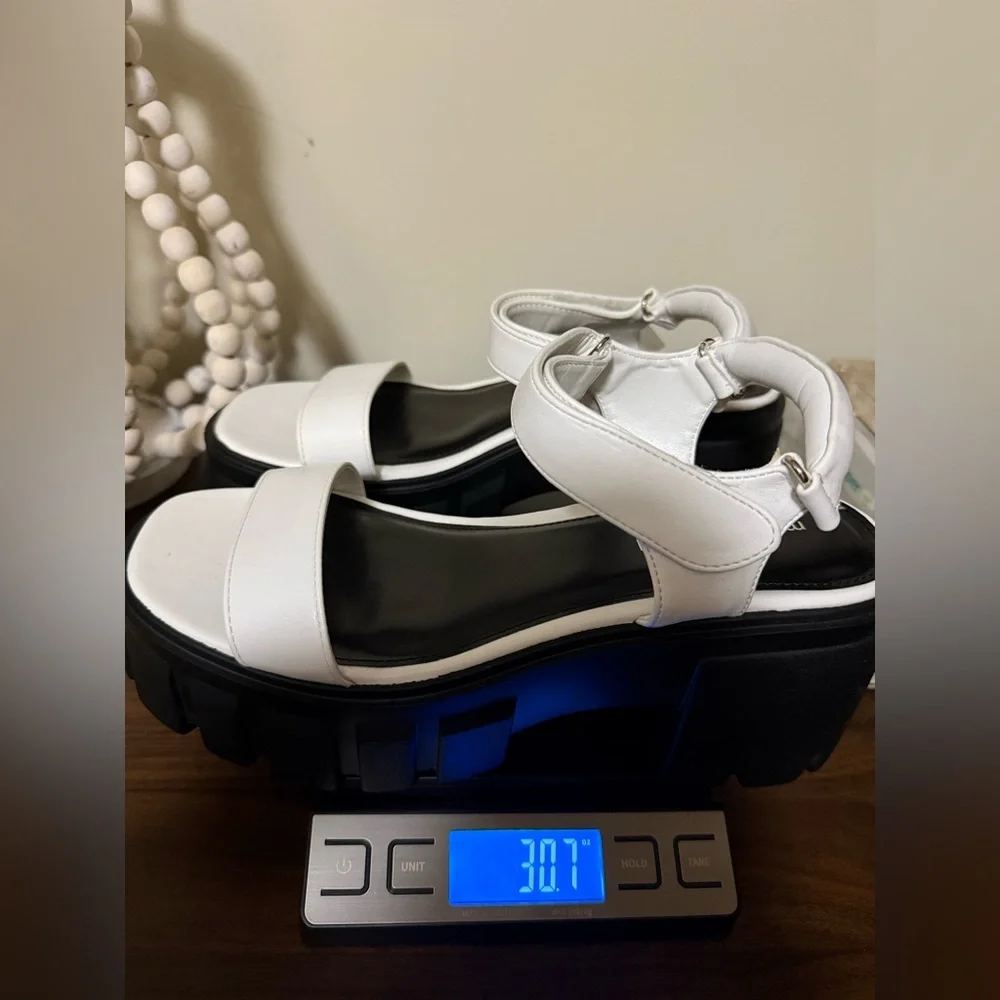 NWB Madden Girl Grandy‎ Chunky Platform Sandals - 9.5